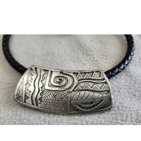 NEW Vintage Chico's Black Leather Metal Silver Choker Tribal Design Necklace - Picture 3 of 10